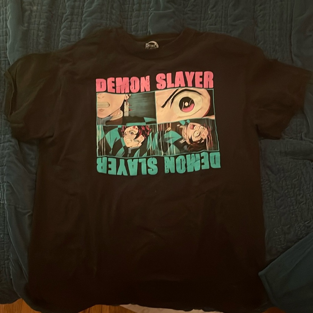 Demon Slayer Men’s Medium Graphic Tshirt